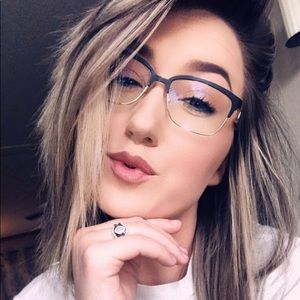 Meet your Posher, Abigail